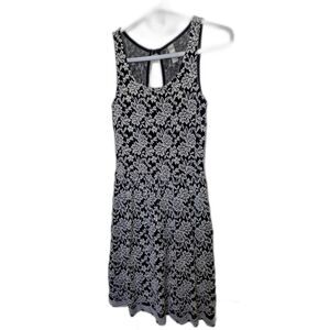 Black & Cream Floral Lace Fit & Flare Dress Keyhole Back Size M (fits like XS)